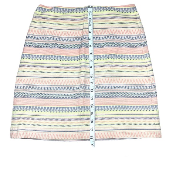 Ann Taylor LOFT Chic Wiggle Line design size 0 - Picture 3 of 5